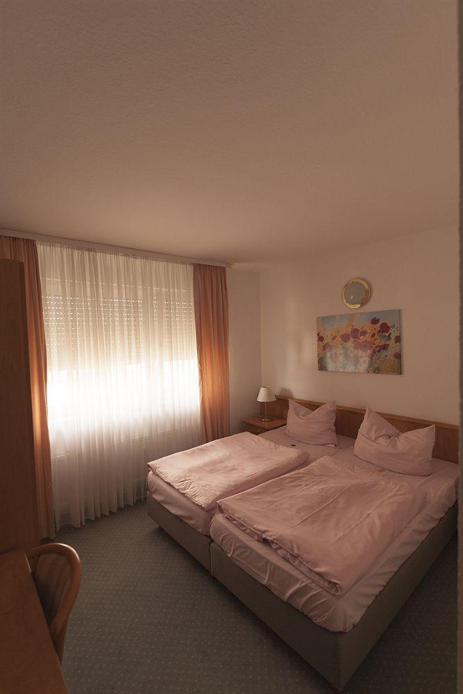 G & L Hotel 3*